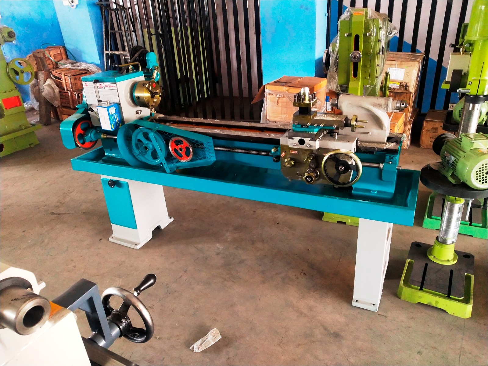 Light Duty Lathe Machine - Manual Operation | Ideal For Precision Machining And Crafting