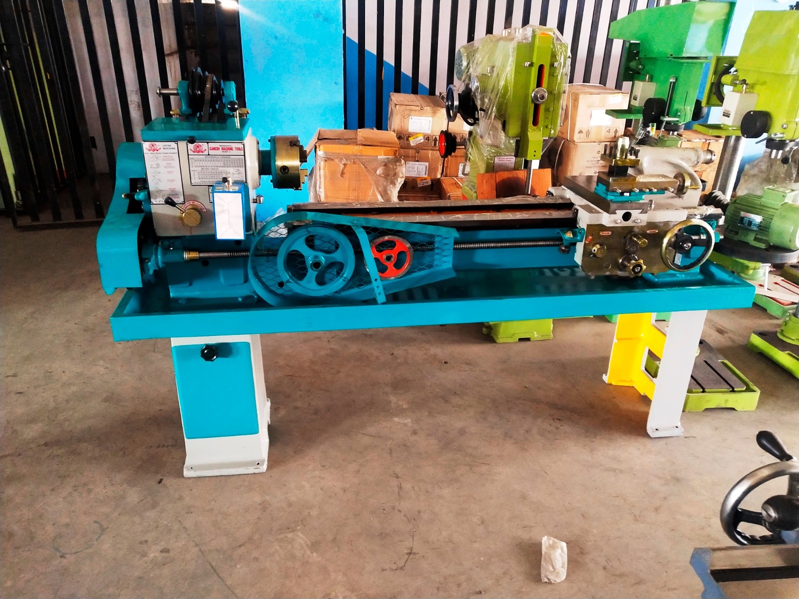 Light Duty Lathe Machine - Manual Operation | Ideal For Precision Machining And Crafting
