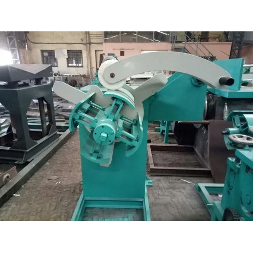 Green Industrial Decoiler Machine