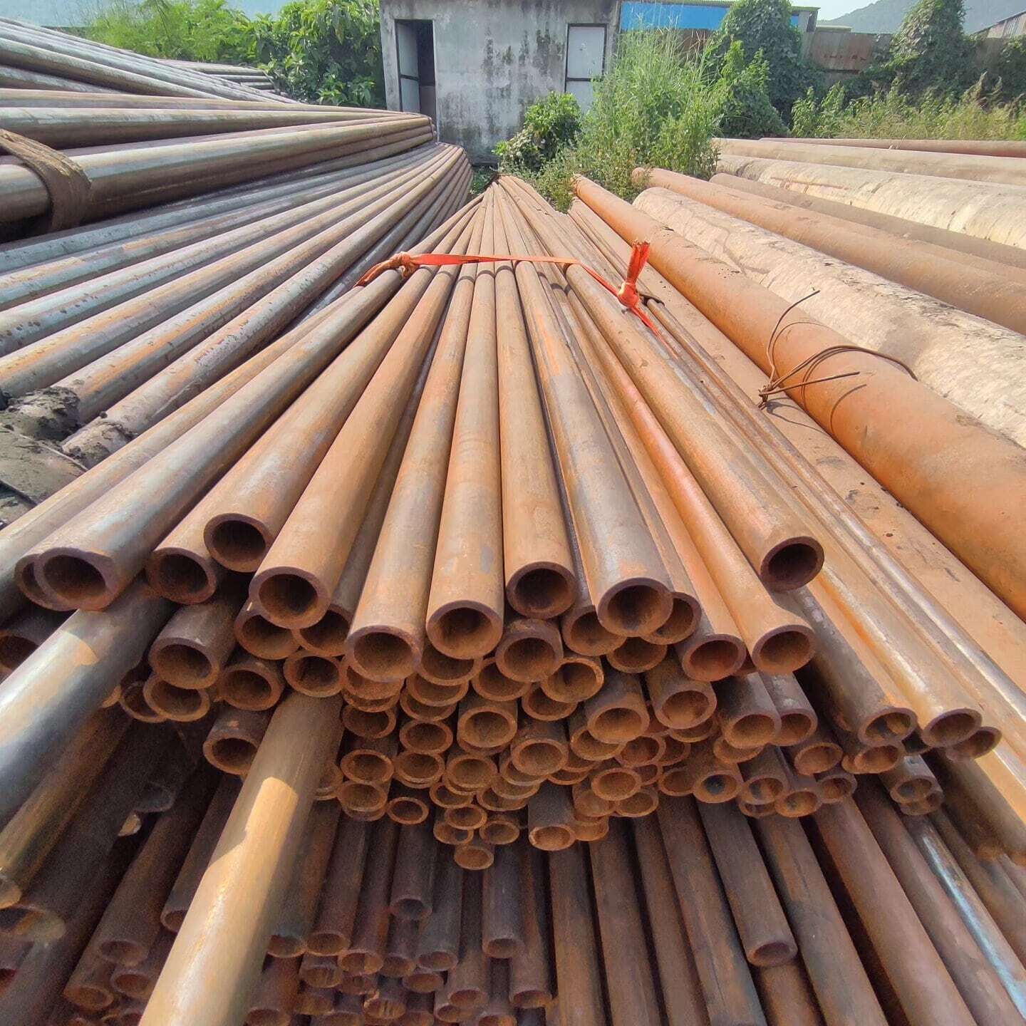 Cdw Pipes - 1 1/2" Sch 40, 48.3mm Outer Diameter, 6m Length | Non-alloy Carbon Steel, Erw Technique, Mirror Polish Finish, Durable Plastic End Protector