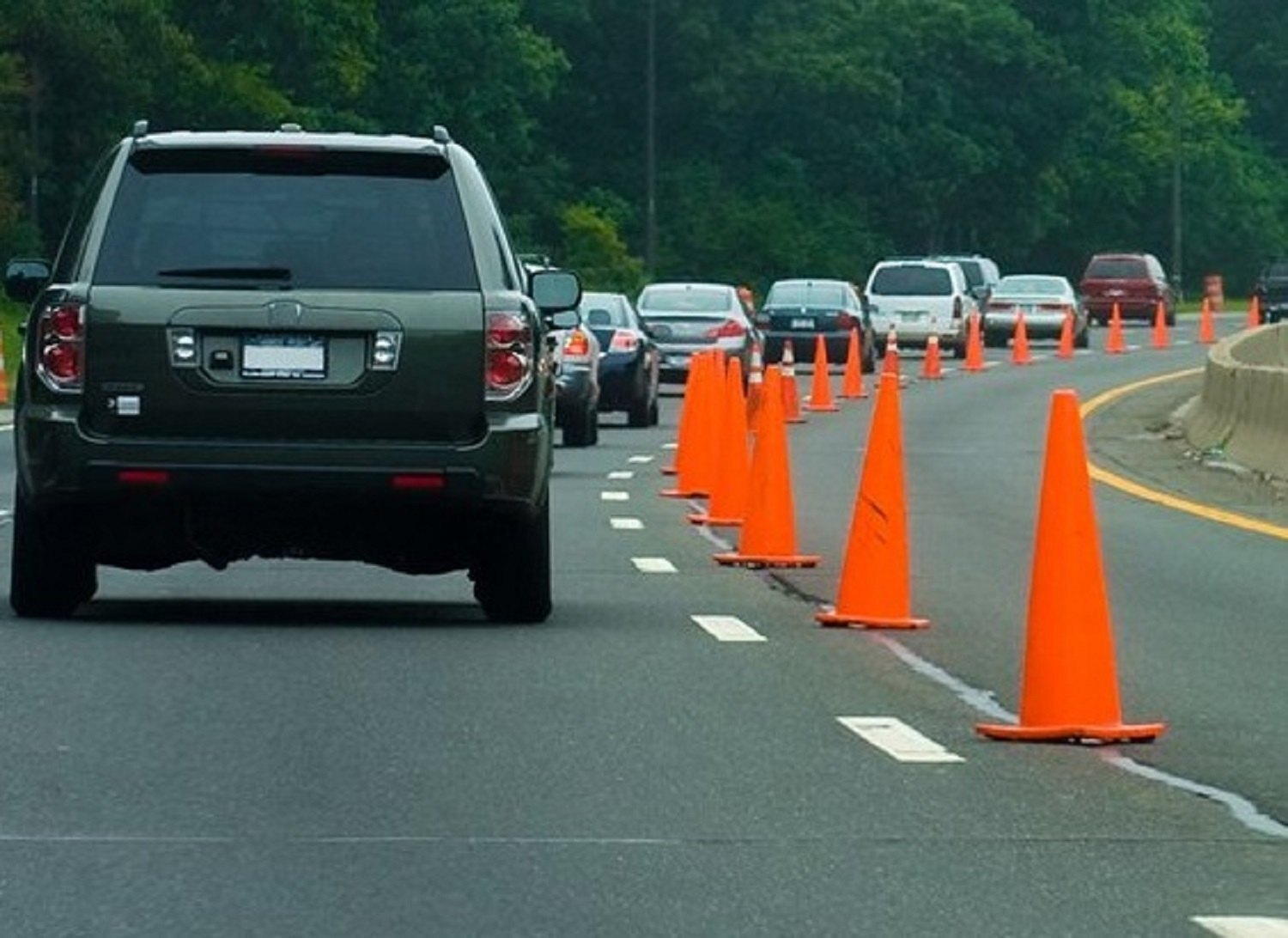 Traffic Cones - Lldpe 100% Virgin Material, 1000mm Height X 420mm Base, Red Color | Uv Stabilized, Non-fading, Maintenance-free, Portable Road Safety Solutions