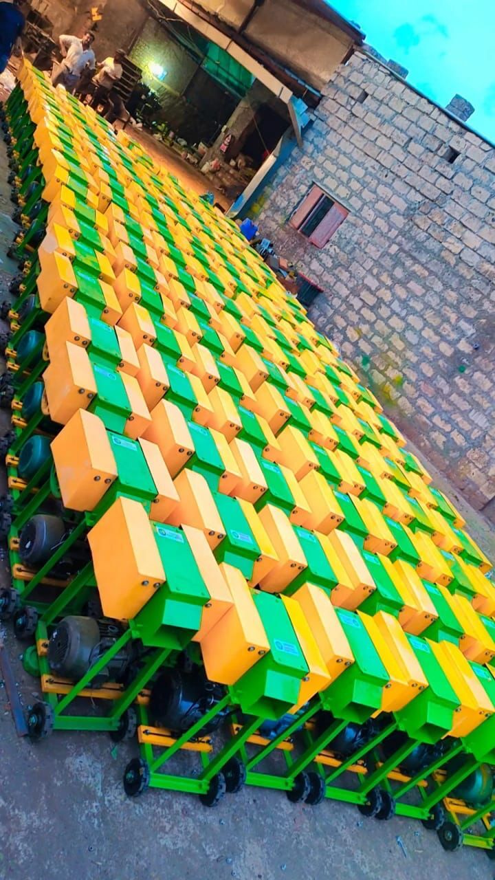 Horizontal Chaff Cutter - Color: Yellow Green