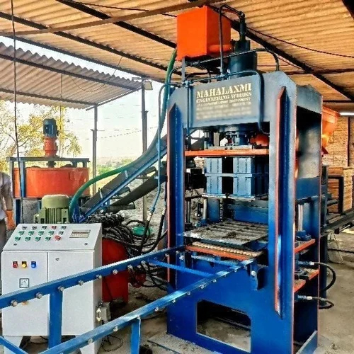 नीली स्वचालित फ़र्श ब्लॉक बनाने की मशीन