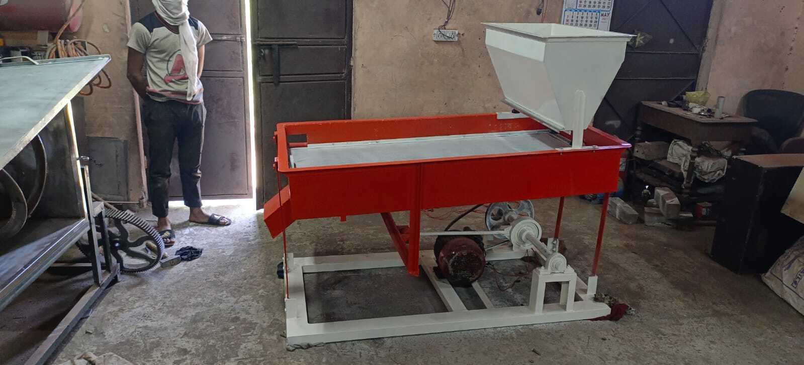 Grain Separator Cleaning Machine - Cast Iron, 52x28x42 Inch , 1000 Kg/hr Capacity, 1 Hp Power, Lower Energy Consumption