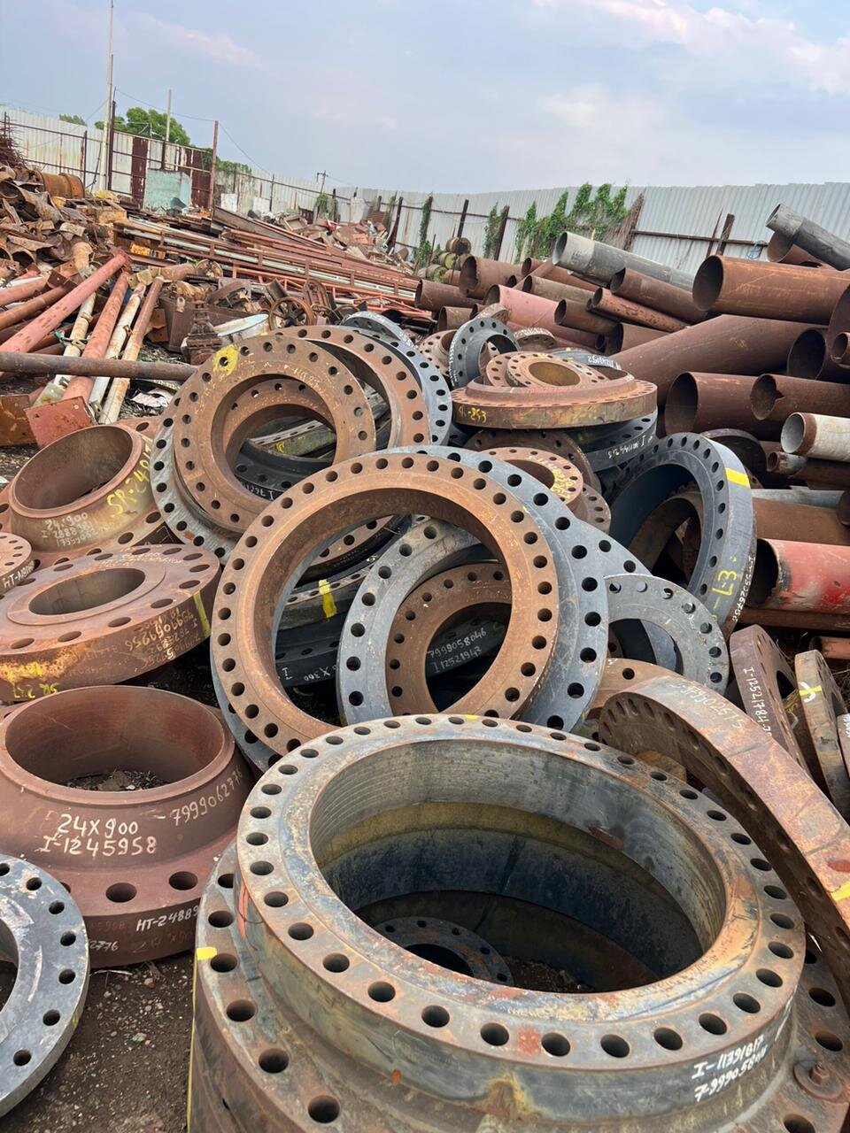 Carbon Steel Weldneck Flanges - A105 Grade, 1/2 To 24 Inch Size | Soft Material, Round Shape, Cold Drawn Technics