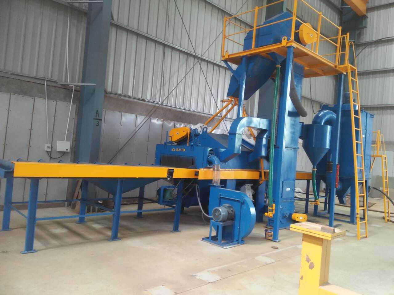 Dark Blue Roller Conveyor Bar Shot Blasting Machine