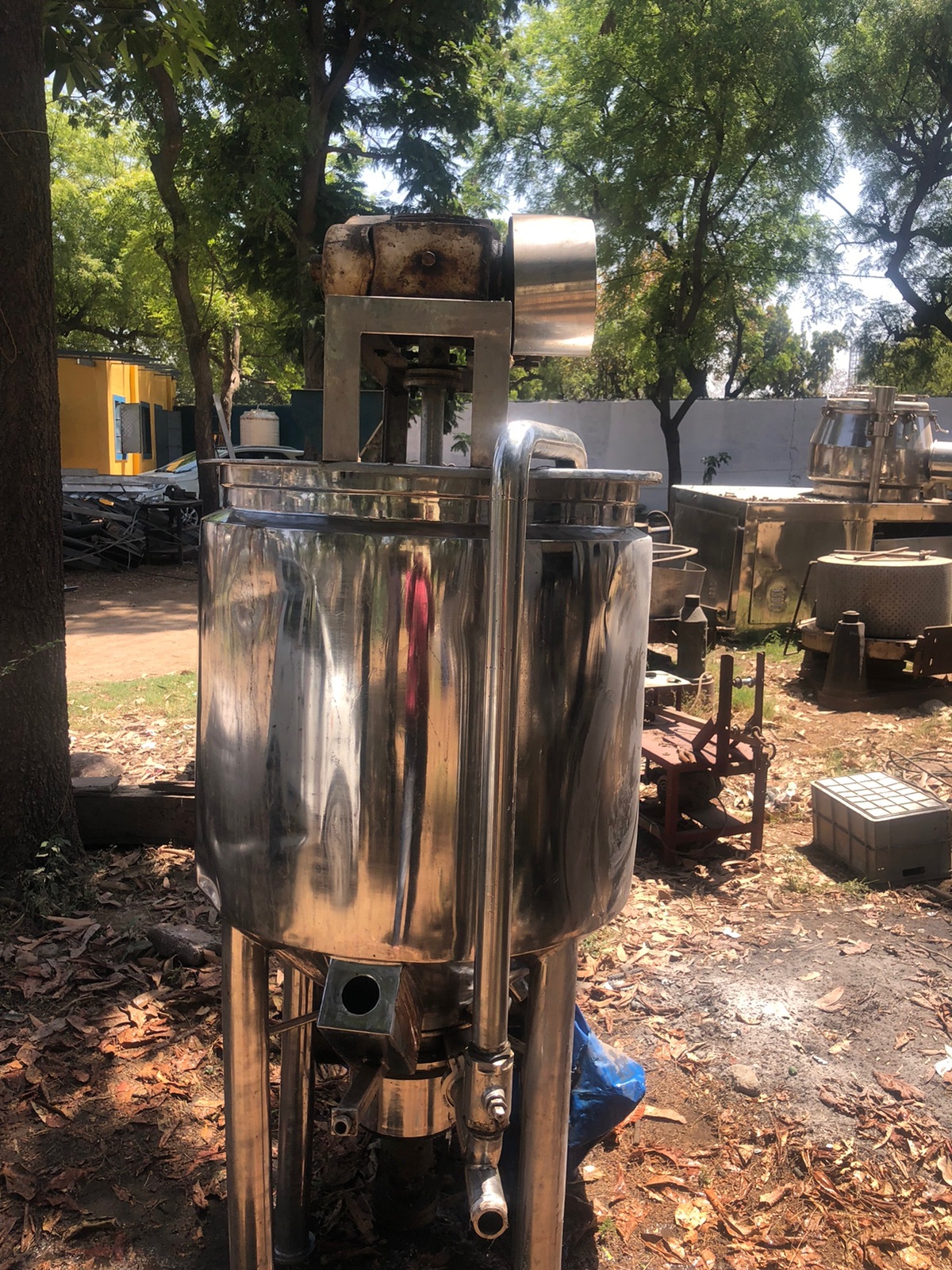 Mixing Vessel With Bottom Homogenizer Capacity: 400 Liter/day