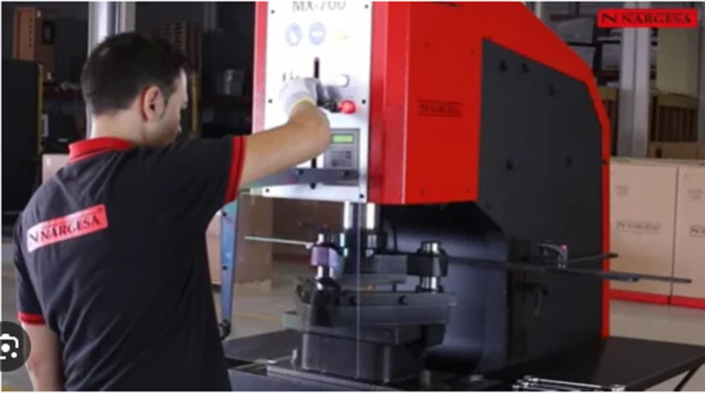 Hydraulic Punching Machine Mx700 - Body Material: Steel