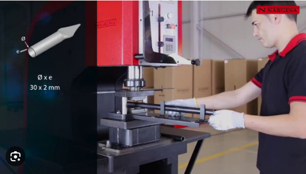 Hydraulic Punching Machine Mx700 - Body Material: Steel