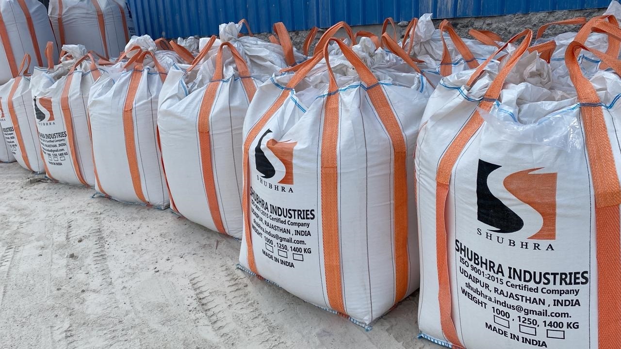 Crystalline Silica - 99.5% Pure Powder, Available In 400, 200, 100, 60, 30, 18 Mesh Sizes, High Strength And Dimensional Stability