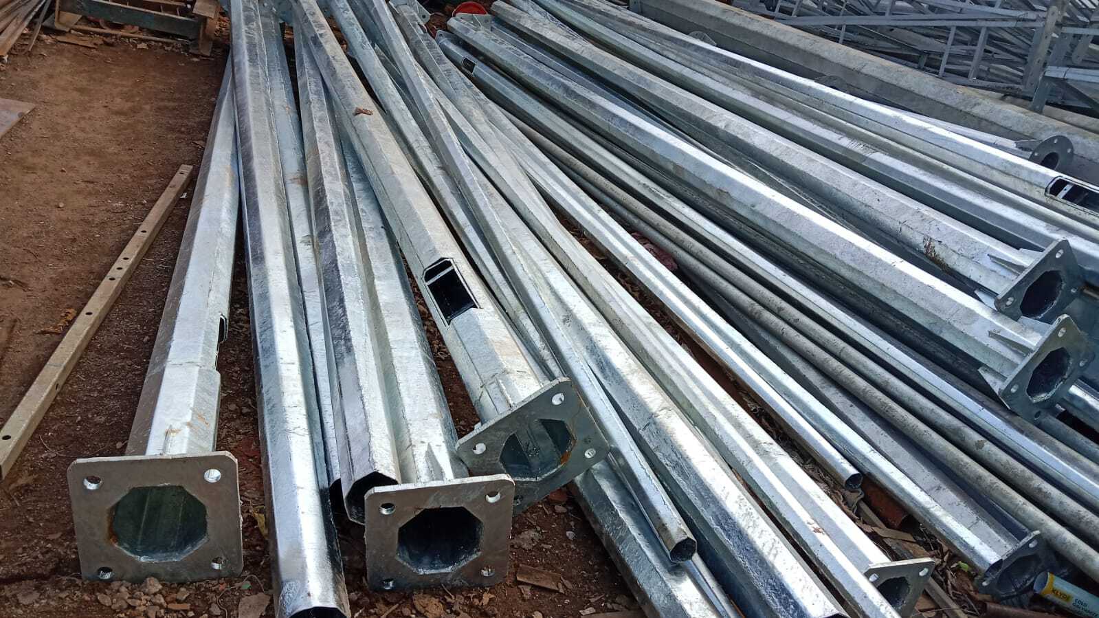 Octagonal Pole Application: Lighting