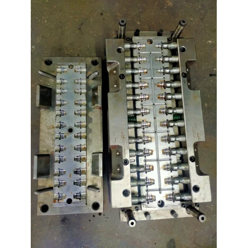  सिल्वर पीवीसी ग्रोमेट इंजेक्शन मोल्ड