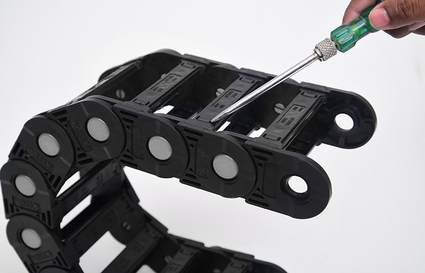 Drag Chain With Removable Width Links