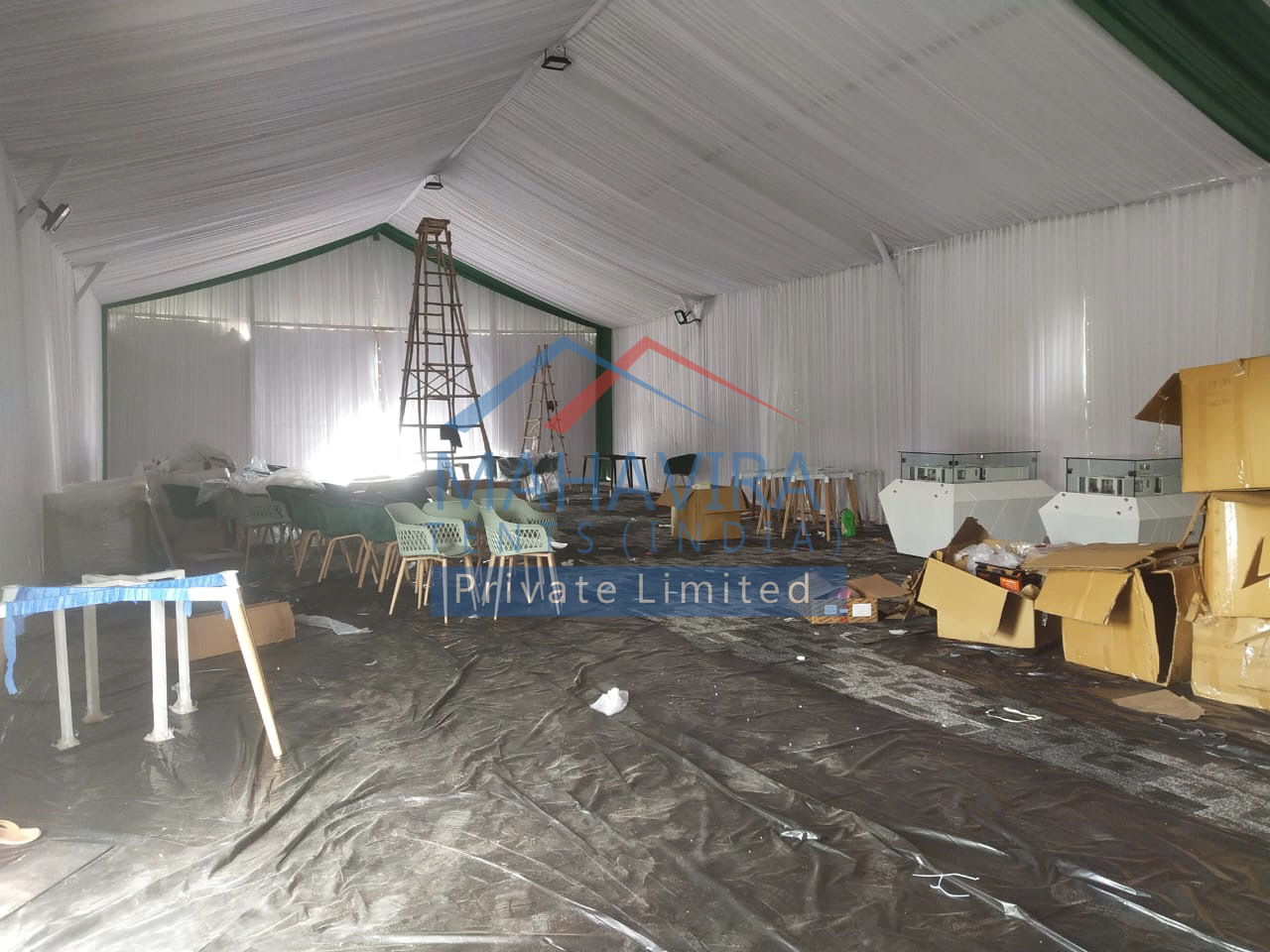 Exhibition Tent Capacity: 5+ Person