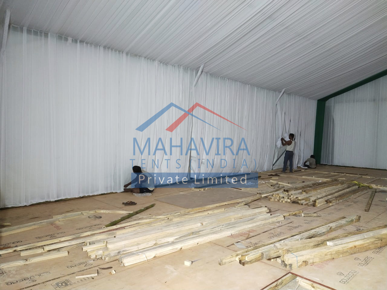 Exhibition Tent Capacity: 5+ Person