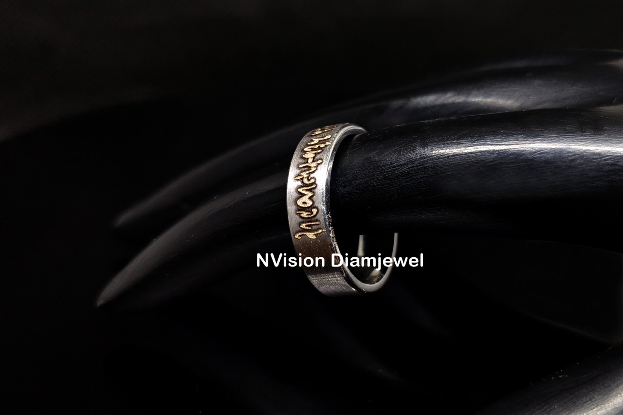 Platinum P95 / White Gold Gurudev Aashirwad Vachan Inscripted Diamond Ring Excellent