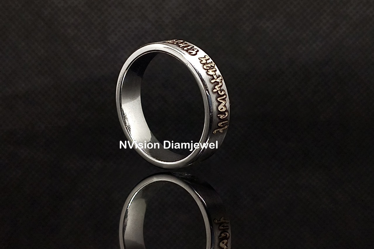Platinum P95 / White Gold Gurudev Aashirwad Vachan Inscripted Diamond Ring Excellent
