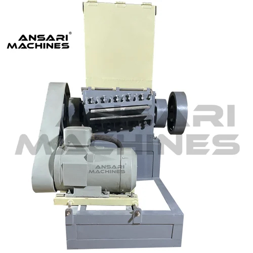 Automatic Hdpe Bottle Grinding Machine Capacity: 20 Kg/Hr Kg/Hr