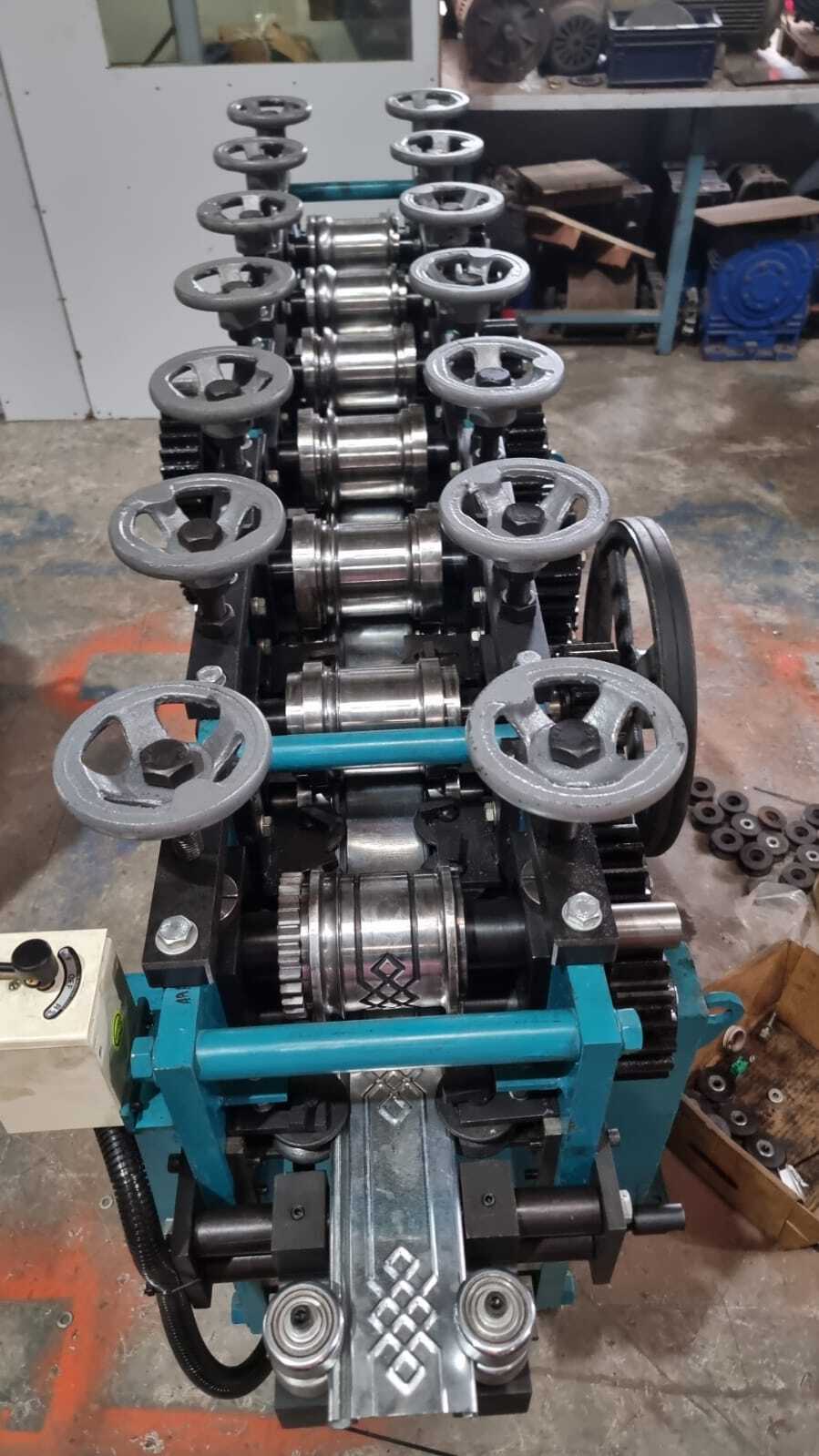 Rolling Shutter Making Machine - Color: Gray And Yellow