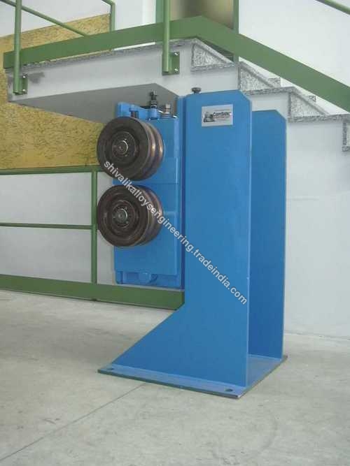 तार सीधा करने की मशीन