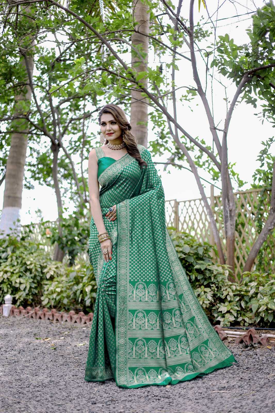 Zari Work Saree - Premium Silk Fabric, Elegant Traditional Design , Intricate Embroidery Details