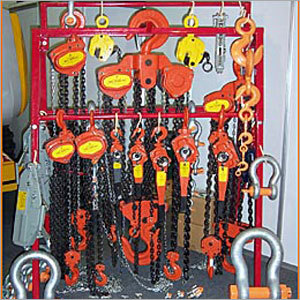 उठाने के लिए होइस्ट