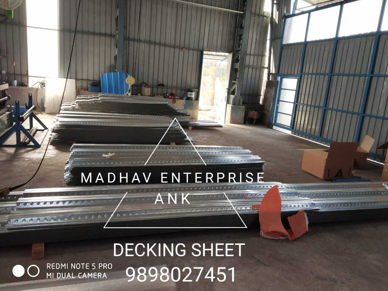 Silver Ss Decking Sheet - Dimension (L*w*h): 1x1x1 Meter (M)