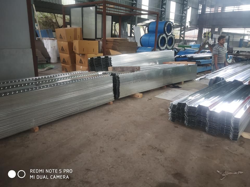 Silver Ss Decking Sheet - Dimension (L*w*h): 1x1x1 Meter (M)