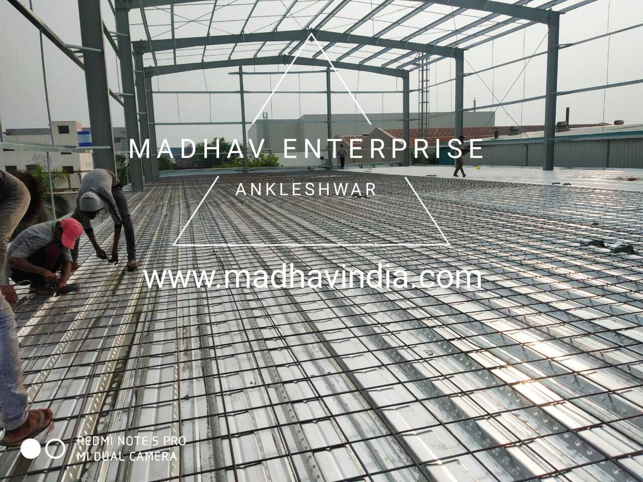 Silver Ss Decking Sheet - Dimension (L*w*h): 1x1x1 Meter (M)