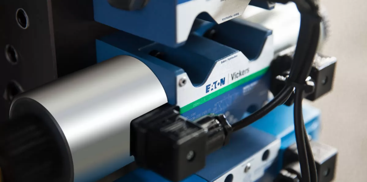 Injection Molding Machine Sm-s8 - 110 Ton, 175g Shot Volume, 38mm Screw Diameter, Automatic Operation, Green Color, 4.2x1.1x1.7m Dimensions, 1100kn Clamping Force, Galvanized Surface Treatment, Industrial Usage