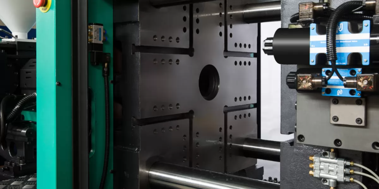 Injection Molding Machine Sm-s8 - 110 Ton, 175g Shot Volume, 38mm Screw Diameter, Automatic Operation, Green Color, 4.2x1.1x1.7m Dimensions, 1100kn Clamping Force, Galvanized Surface Treatment, Industrial Usage