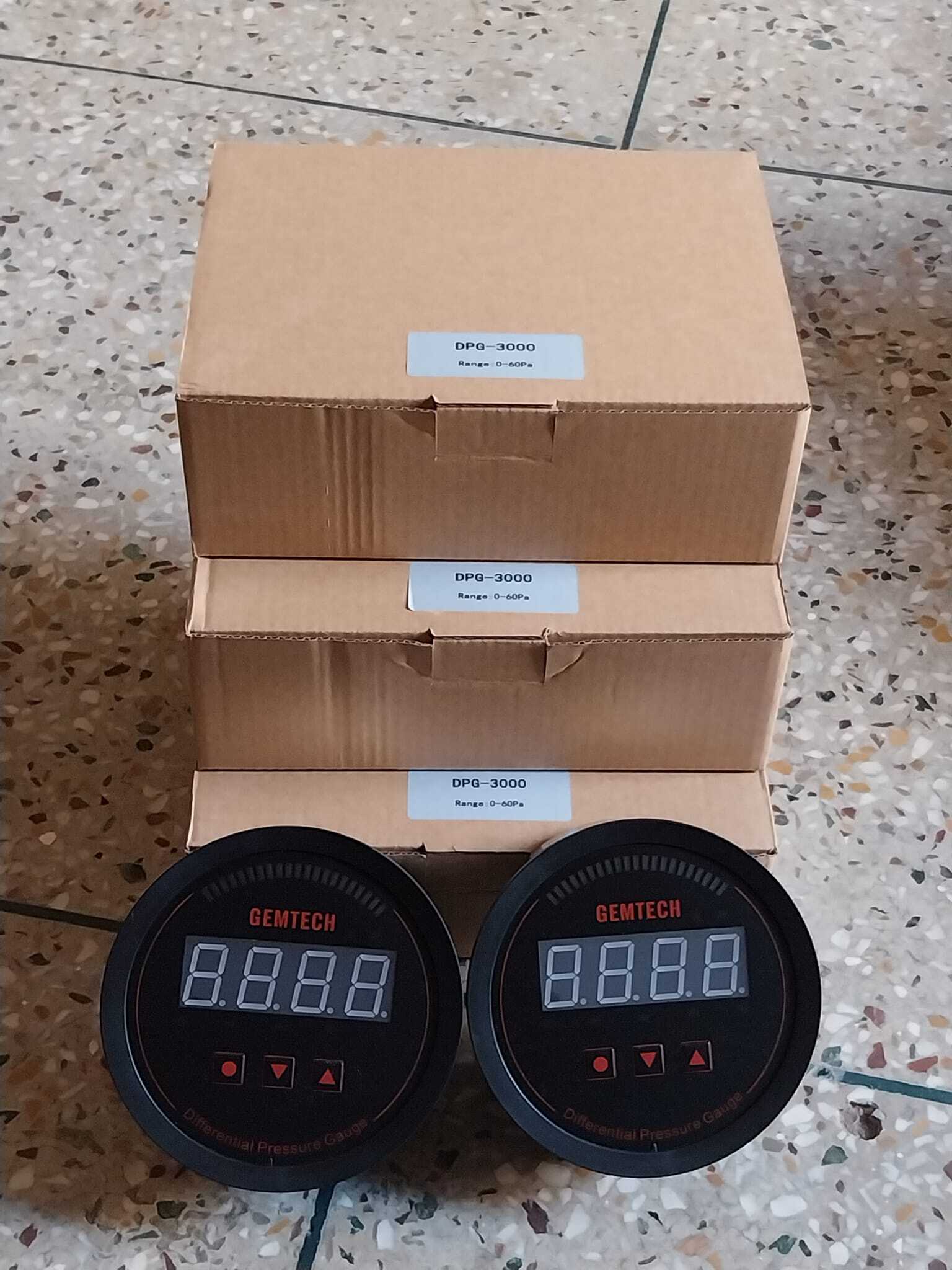 Gemtech Series 3000 Digital Differential Pressure Gauge - 4 Inch Display, Range 0 To 750 Pascal | High-precision Sensors, Anti-vibration, Multi-application Usage