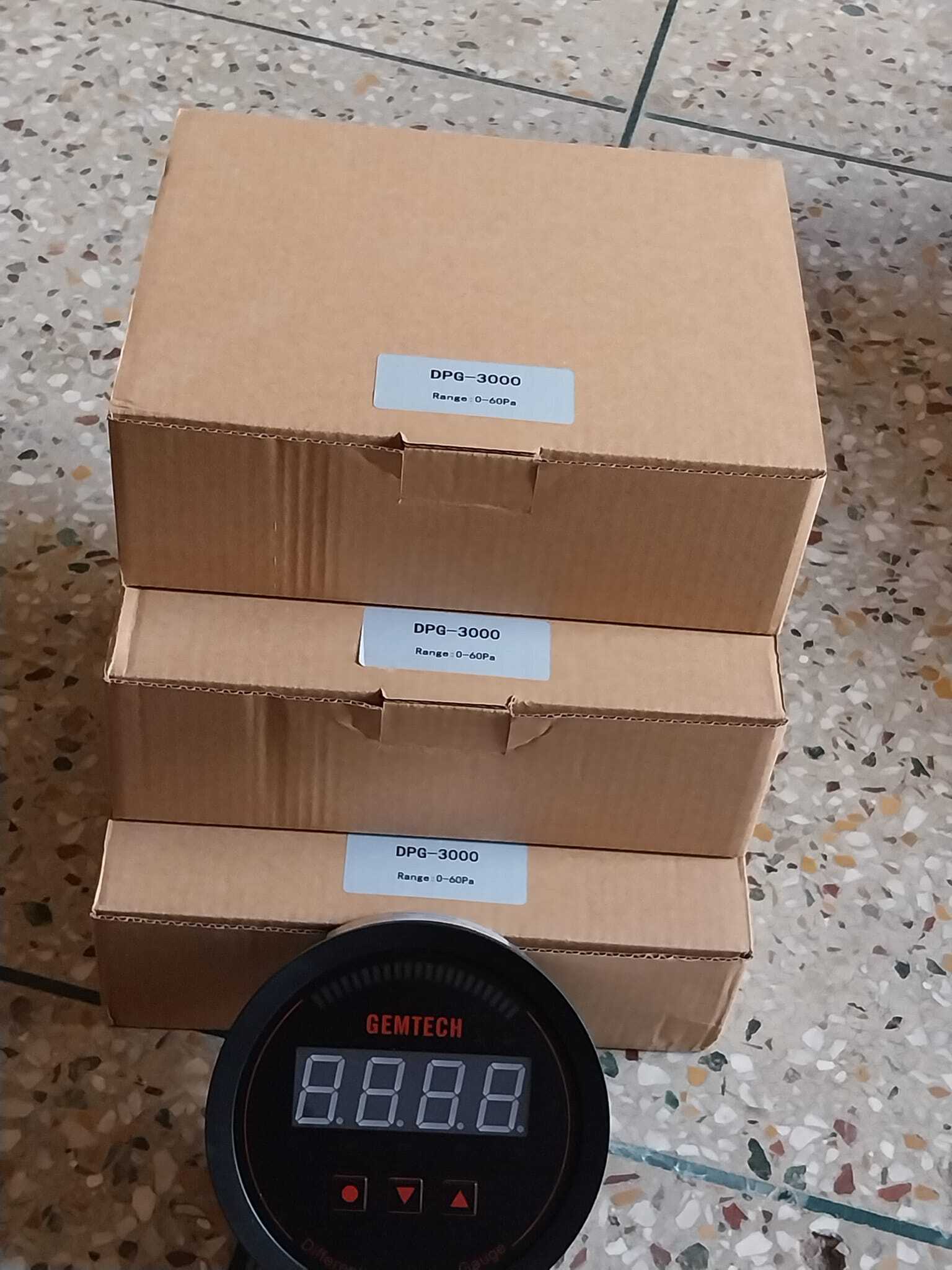 Gemtech Series 3000 Digital Differential Pressure Gauge - 4 Inch Display, Range 0 To 750 Pascal | High-precision Sensors, Anti-vibration, Multi-application Usage