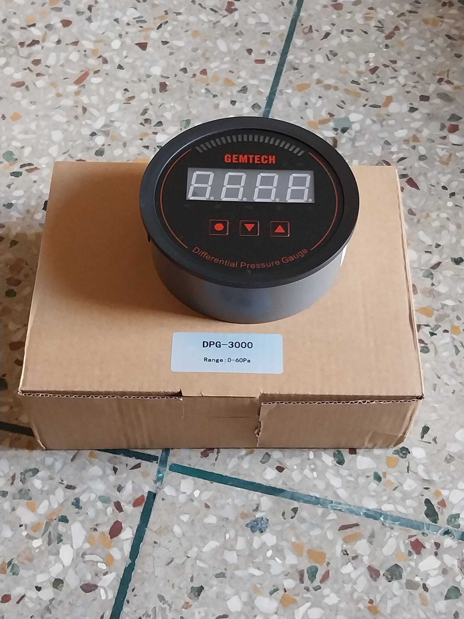 Gemtech Series 3000 Digital Differential Pressure Gauge - 4 Inch Display, Range 0 To 750 Pascal | High-precision Sensors, Anti-vibration, Multi-application Usage