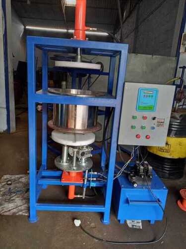 नेय्यात्तिंकारा में जंगिरी मुरुक्कू बनाने की मशीन
