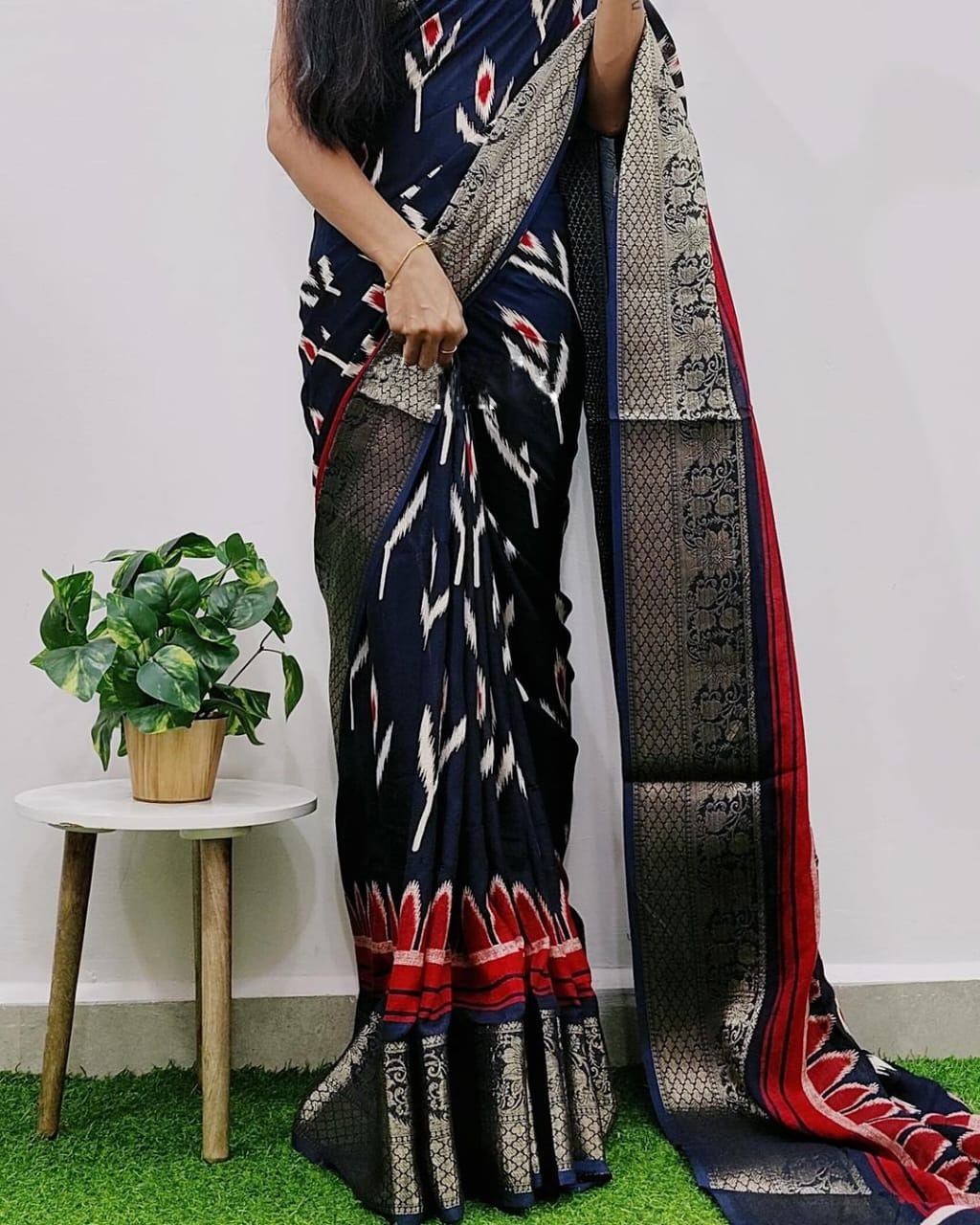 Dolla Silk Saree - Color: Black And Red