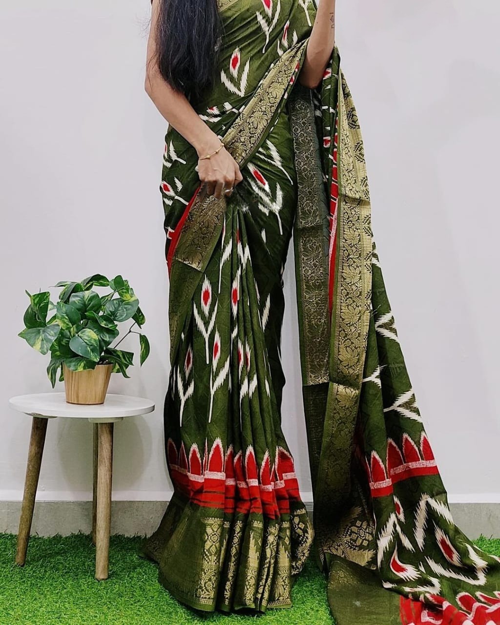 Dolla Silk Saree - Color: Black And Red