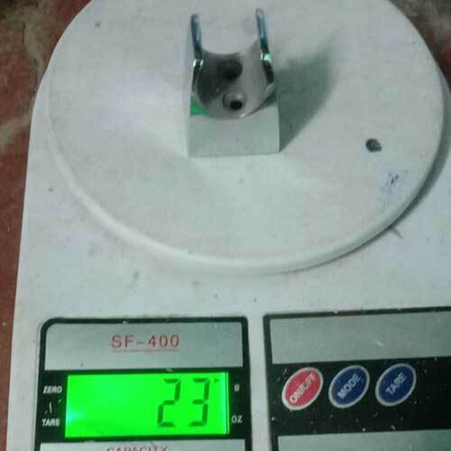 सिल्वर एल्युमिनियम स्क्वायर हुक 26Gm