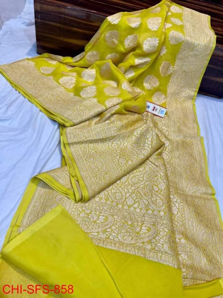Mysore Silk Saree - High-quality Mysore Silk, Opaque Texture, Black With Gold Hues | Stunning Floral & Paisley Pattern, Intricate Zari Work