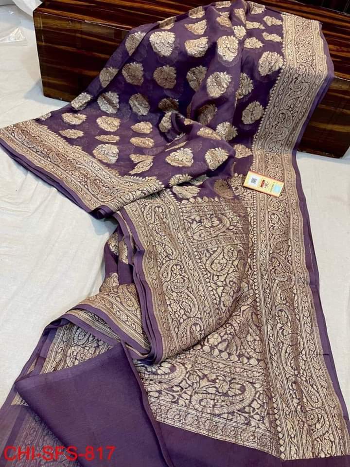 Mysore Silk Saree - High-quality Mysore Silk, Opaque Texture, Black With Gold Hues | Stunning Floral & Paisley Pattern, Intricate Zari Work