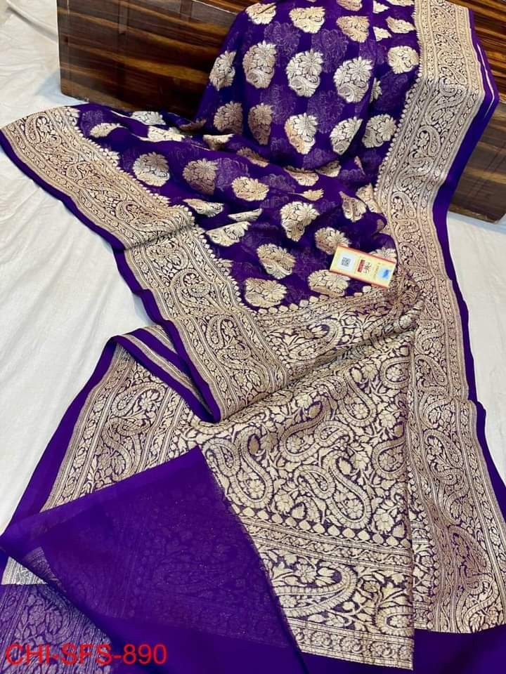 Mysore Silk Saree - High-quality Mysore Silk, Opaque Texture, Black With Gold Hues | Stunning Floral & Paisley Pattern, Intricate Zari Work