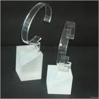 प्लास्टिक गहनों का प्रदर्शन