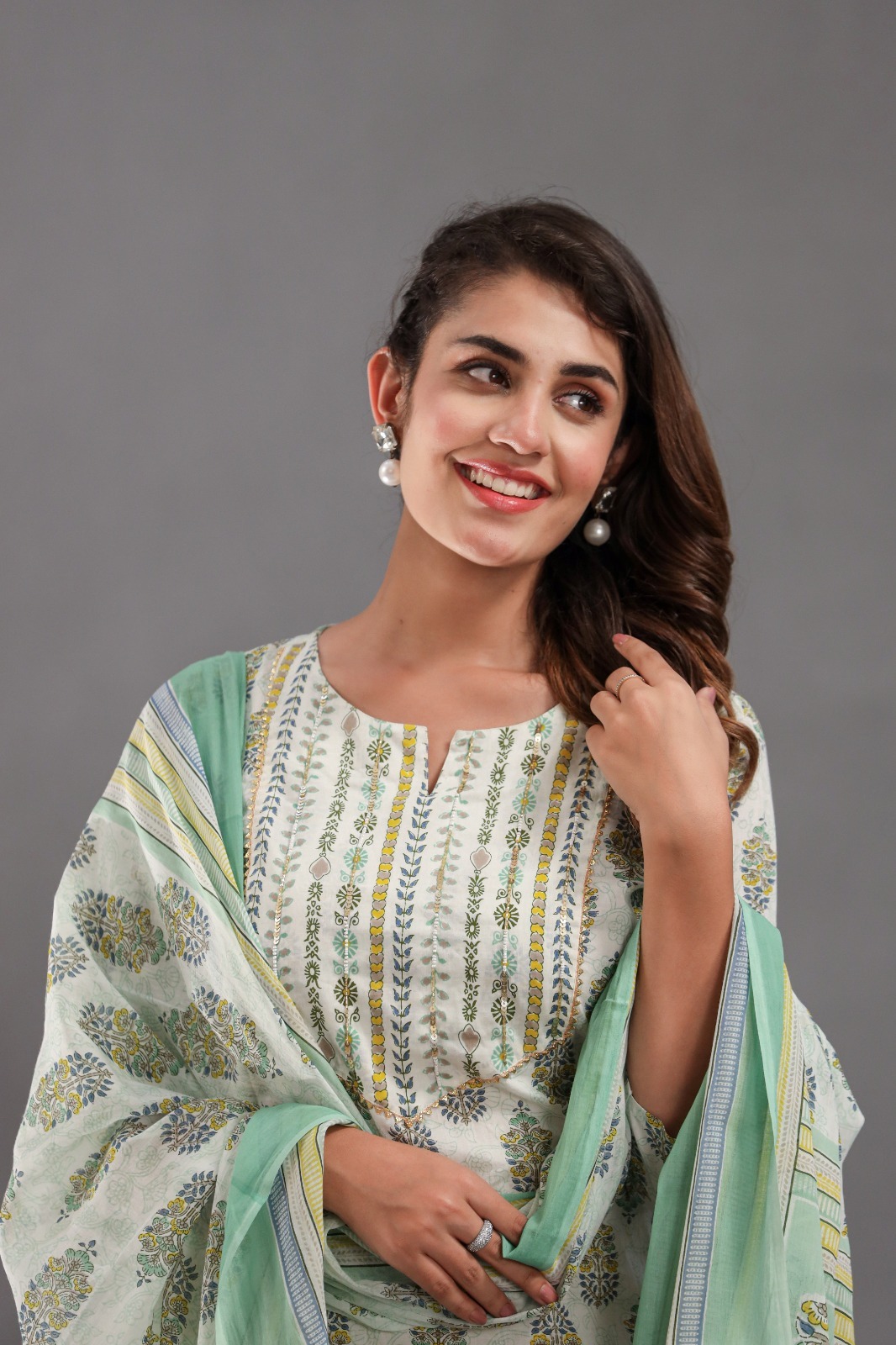 Green Kurti Pant Set With Dupatta - Decoration Material: Sequins