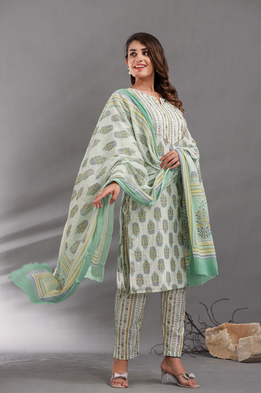 Green Kurti Pant Set With Dupatta - Decoration Material: Sequins