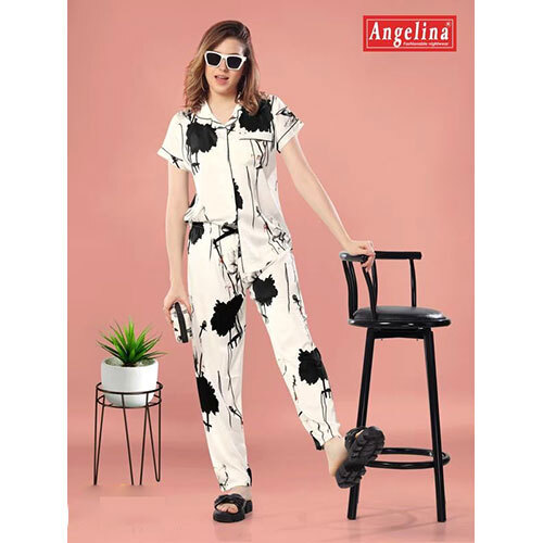 धोने योग्य महिलाओं का स्टाइलिश कॉर्ड सेट