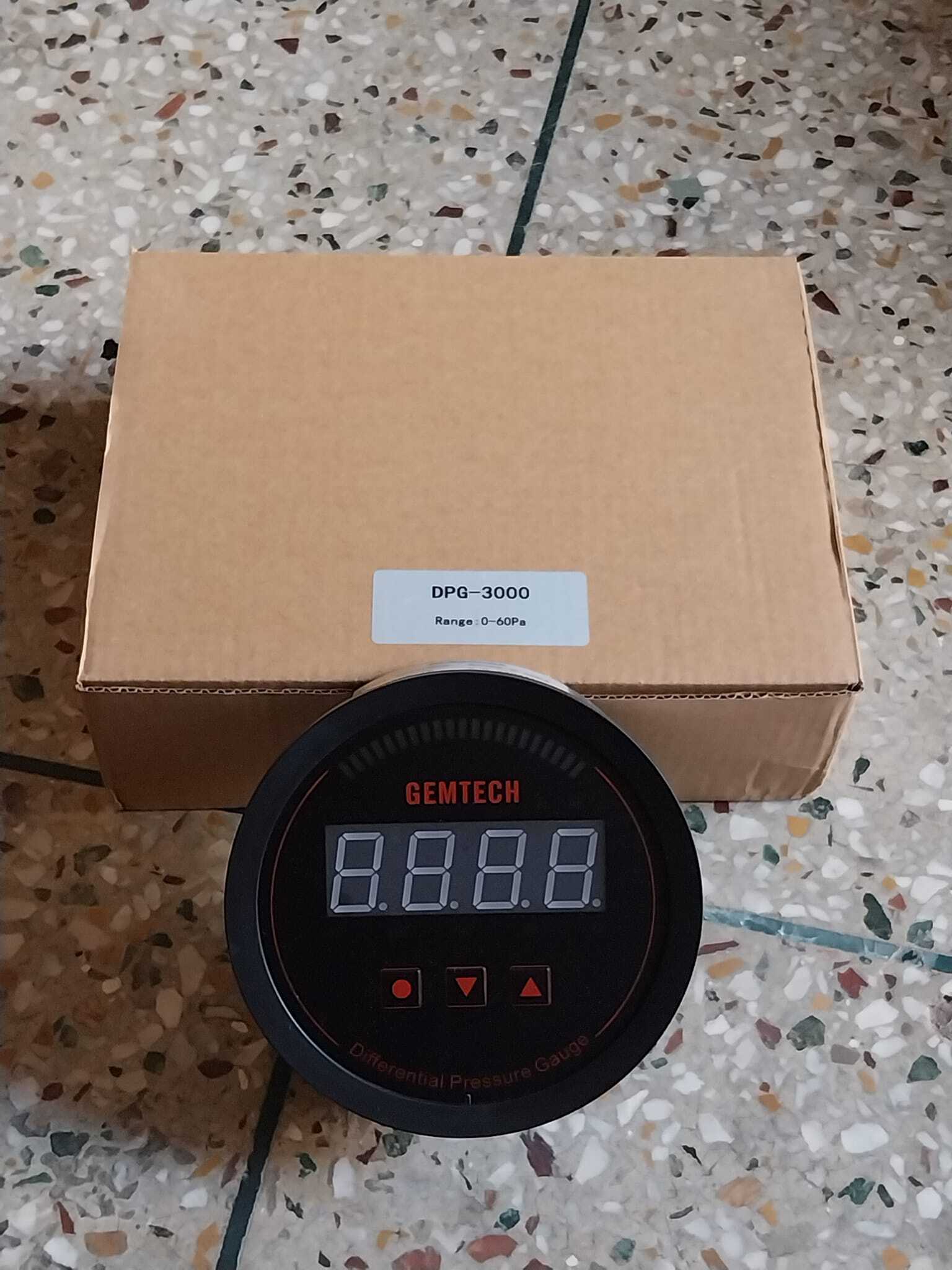 Gemtech Series 3000 Digital Pressure Gauge With Alarm Range 0 To 0.500 Inch W.c. - Color: Black
