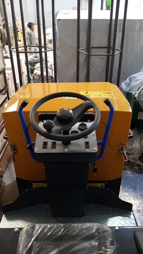 Ride On Roller Double Drum Xmr170 4 Ton - Color: Yellow