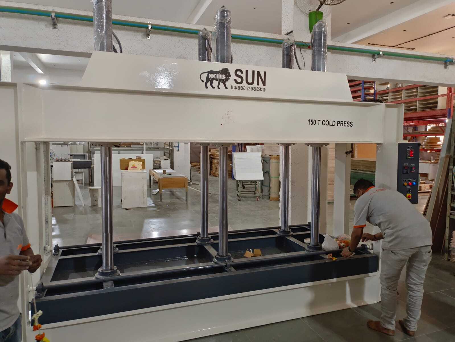 Aluminum Honeycomb Core Expander Machine - Color: White & Grey