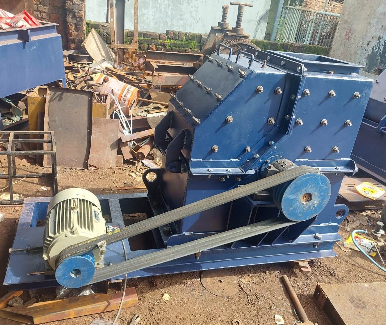 Ms Coal Crusher - Mild Steel 500-600 Kg/hour Capacity | Semi-automatic Electric Drive Color Coated