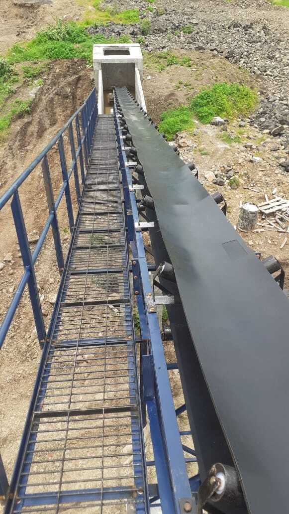 Industrial Rubber Belt Conveyor - Durable Rubber Material Heavy-duty Design For Efficient Material Handling